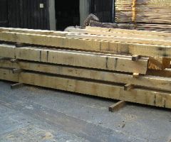 Eichenbauholz-403328811.jpg